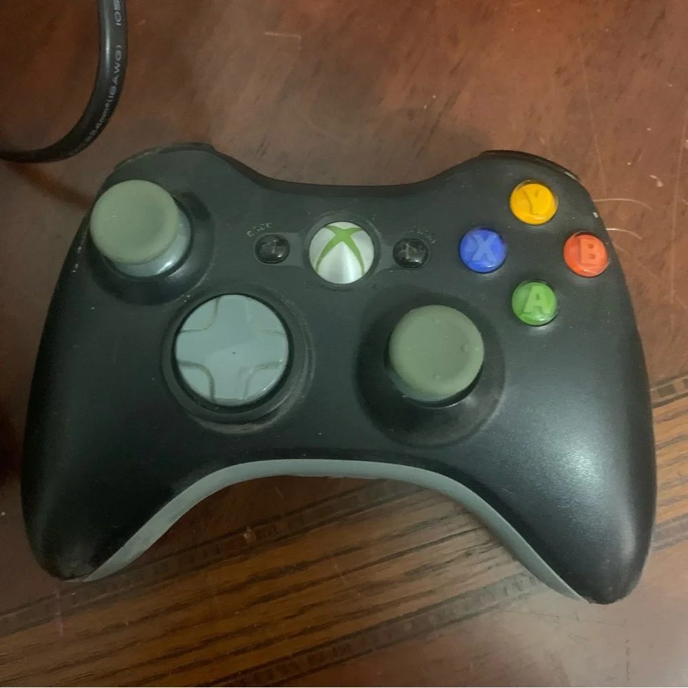 Xbox 360 Console Bundle with 3 Controllers 60gb